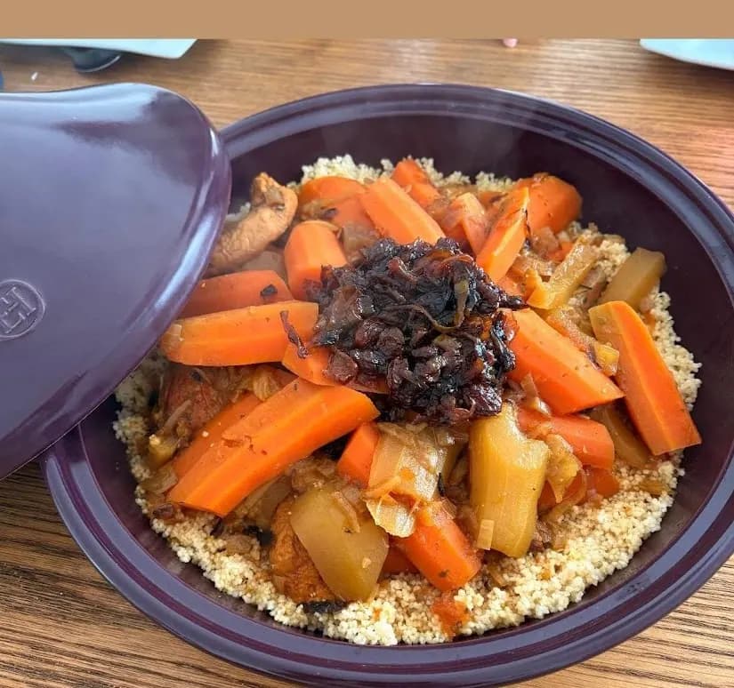 Plat cuisiné maison (tajine de saison)